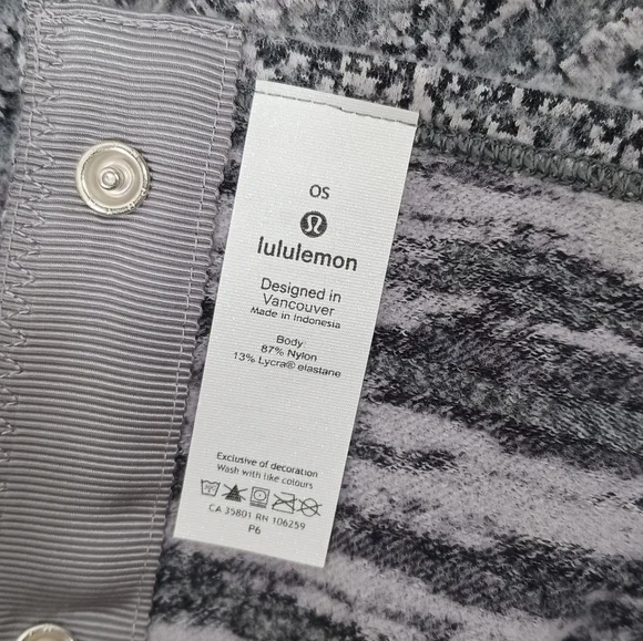 NWOT Lululemon Vinyasa Customizable Gray Snap Scarf Wrap Warmer Reversible
